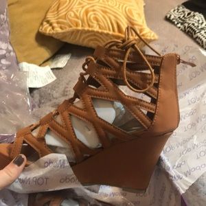 Never worn tan edges